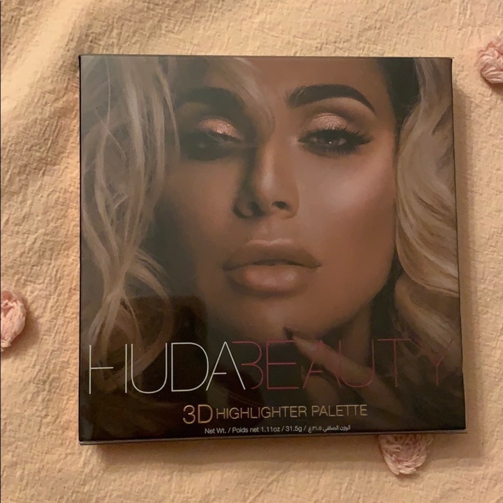 Huda Beauty Pink Sands Highlighter Palette